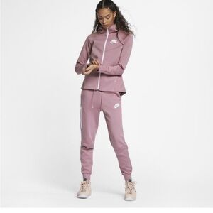 Women’s Nike tech fleece set plum XS